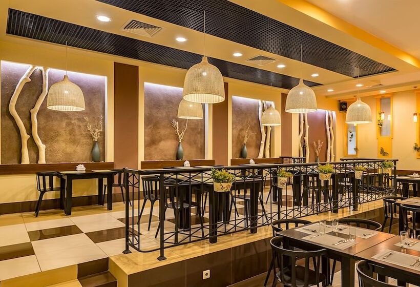 هتل Cronwell Park Nika