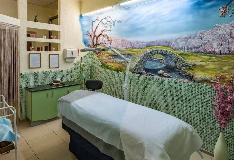 هتل Cronwell Park Nika