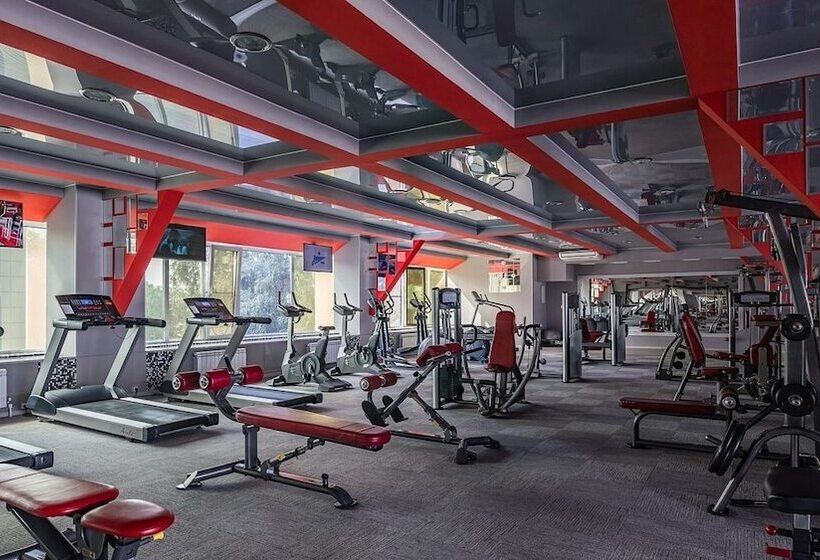 هتل Cronwell Park Nika