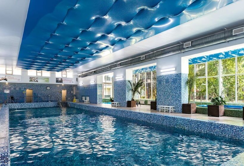 هتل Cronwell Park Nika