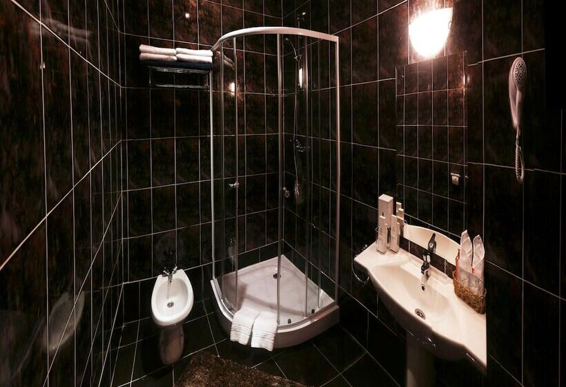 هتل Cronwell Park Nika