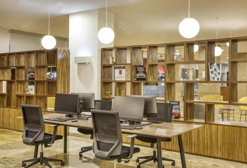 ホテル Fiesta Inn Guadalajara Periferico Poniente