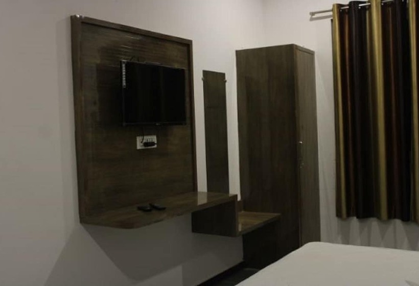 هتل Hari Priya Resort By Ankur Garden