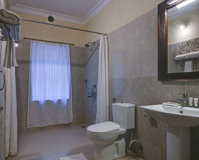 هتل Kavish Holiday Hill Resort