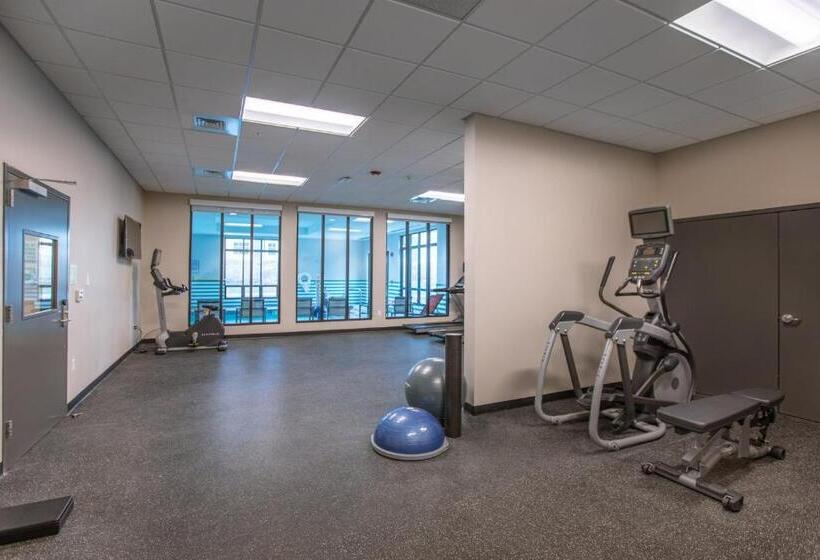 Отель Holiday Inn Kansas City Northeast, An Ihg