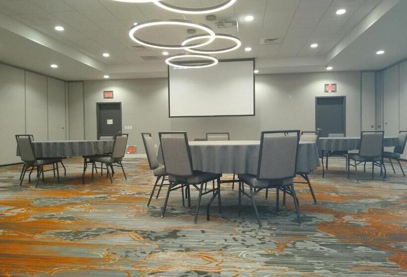 Отель Holiday Inn Kansas City Northeast, An Ihg