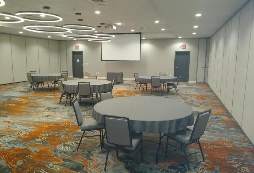 Отель Holiday Inn Kansas City Northeast, An Ihg