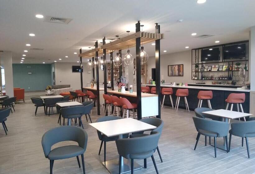 Отель Holiday Inn Kansas City Northeast, An Ihg