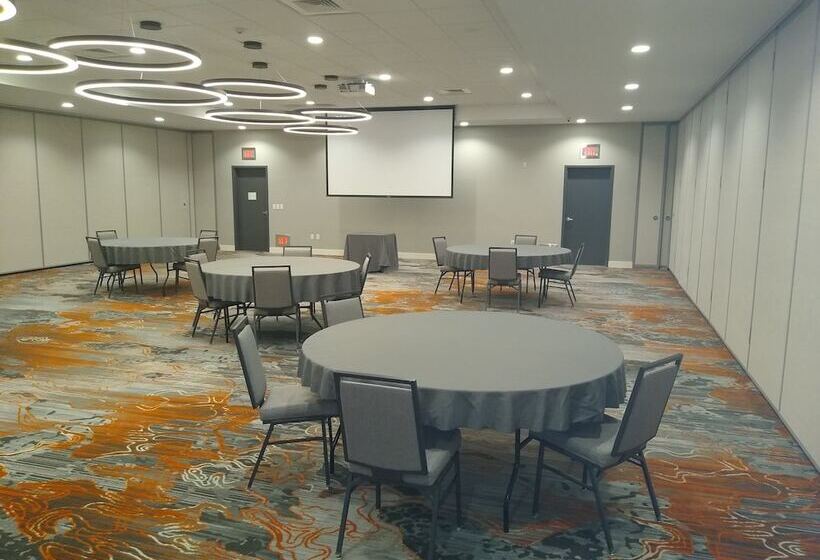 Отель Holiday Inn Kansas City Northeast, An Ihg