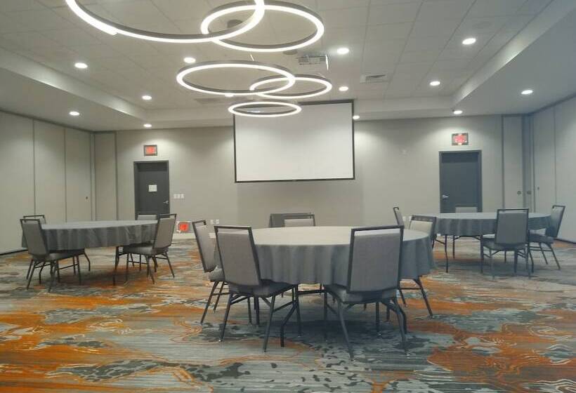 Отель Holiday Inn Kansas City Northeast, An Ihg