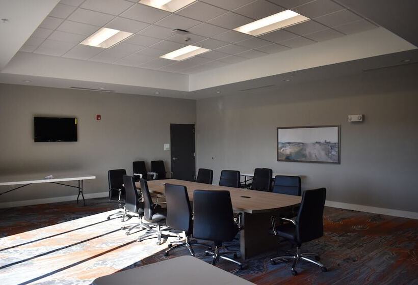 Отель Holiday Inn Kansas City Northeast, An Ihg