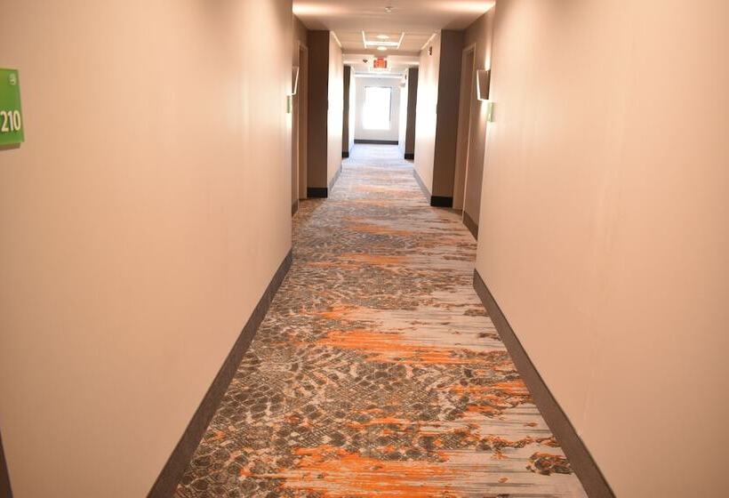 Отель Holiday Inn Kansas City Northeast, An Ihg