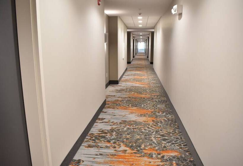 Отель Holiday Inn Kansas City Northeast, An Ihg