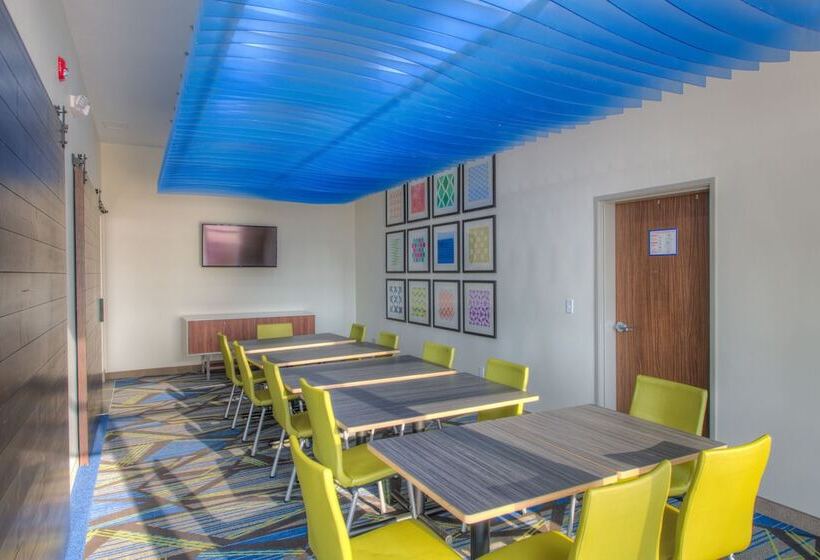 בית מלון כפרי Holiday Inn Express & Suites   Remington, An Ihg