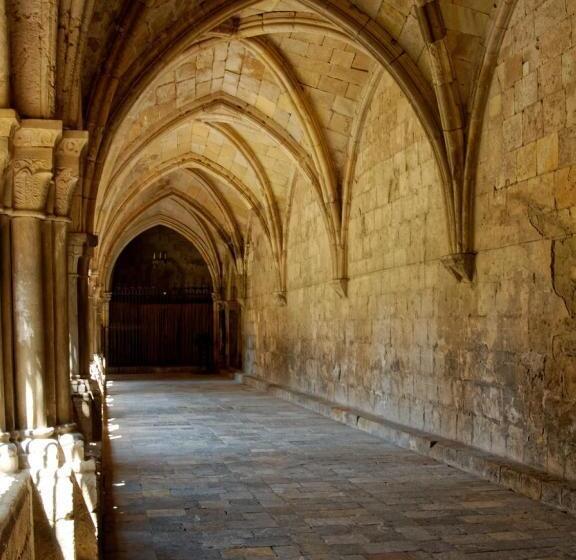 فندق Hostal Patio De La Luna