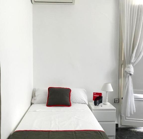 فندق Hostal Patio De La Luna