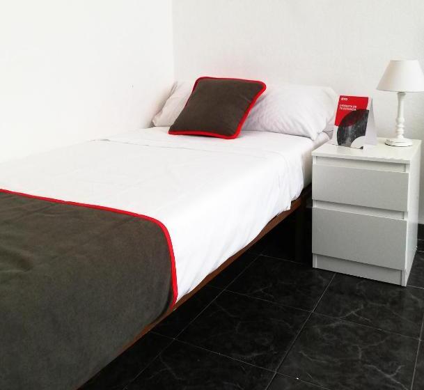 فندق Hostal Patio De La Luna