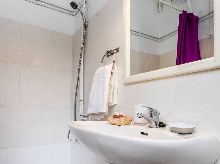 فندق Hostal Patio De La Luna