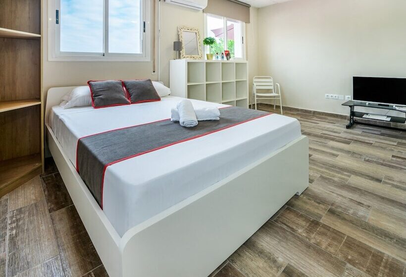 فندق Hostal Patio De La Luna