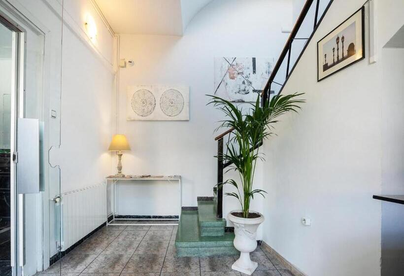 فندق Hostal Patio De La Luna