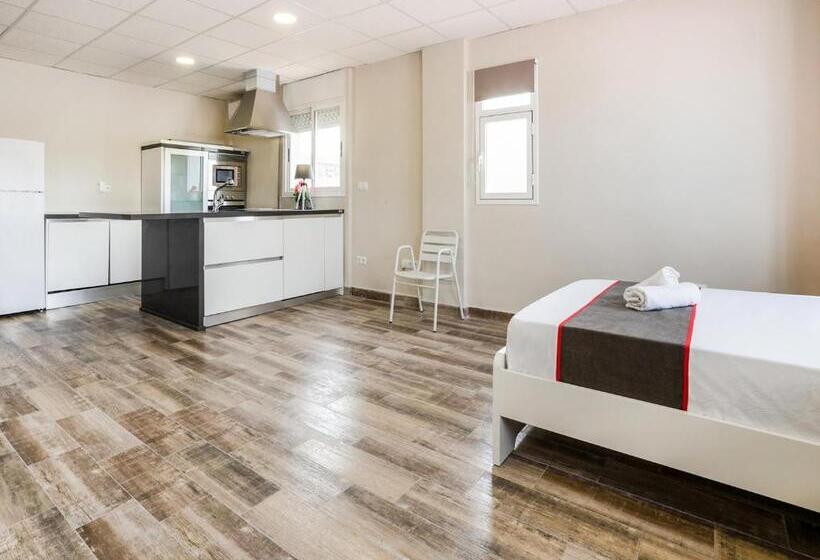 فندق Hostal Patio De La Luna