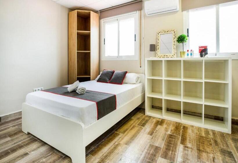 فندق Hostal Patio De La Luna