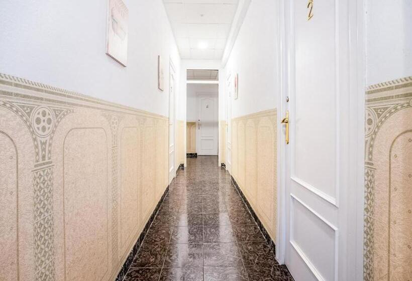 فندق Hostal Patio De La Luna