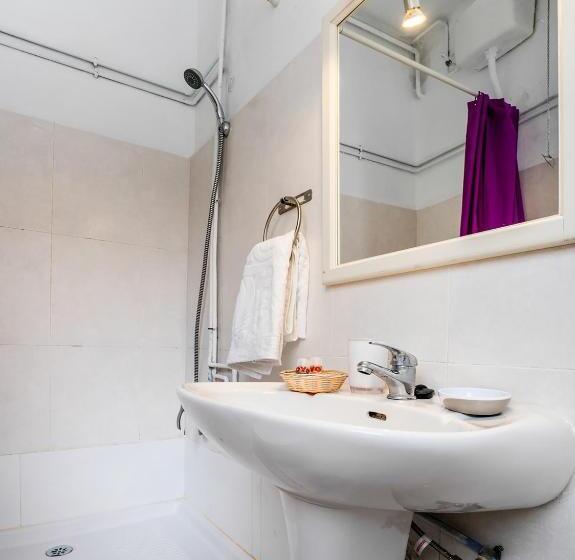 فندق Hostal Patio De La Luna