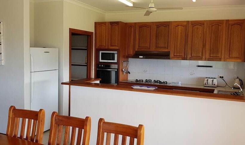 هتل Kalbarri Red Bluff Tourist Park