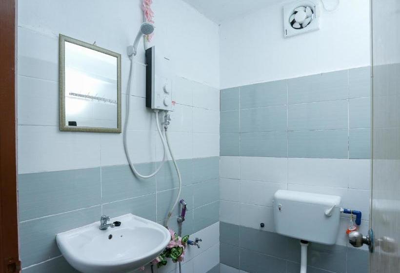 בית מלון כפרי Oyo 44112 Darvel Bay Travelodge