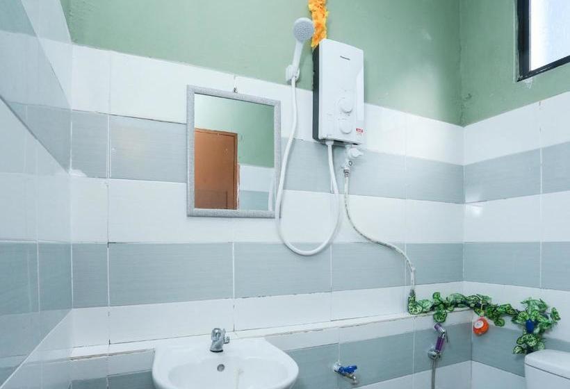 בית מלון כפרי Oyo 44112 Darvel Bay Travelodge