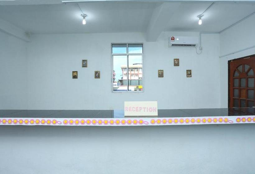 בית מלון כפרי Oyo 44112 Darvel Bay Travelodge