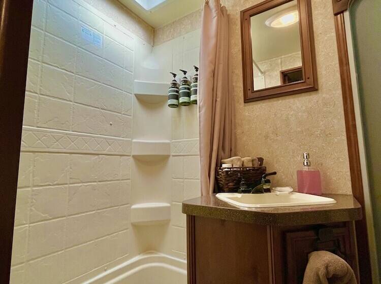 酒店 The Alexander At Creek Road