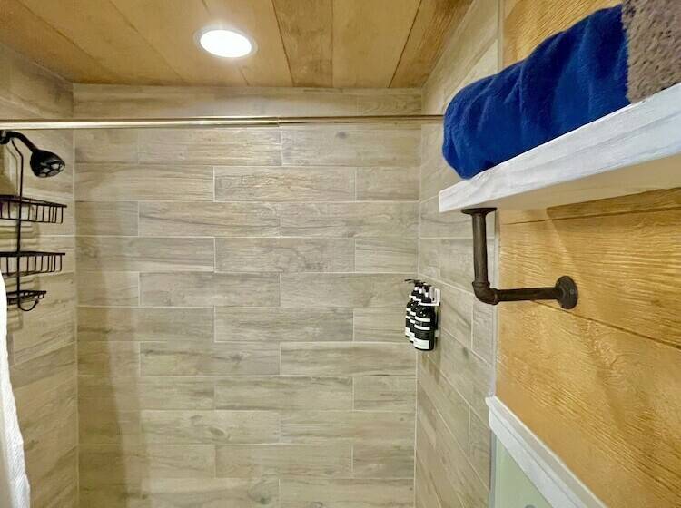 酒店 The Alexander At Creek Road