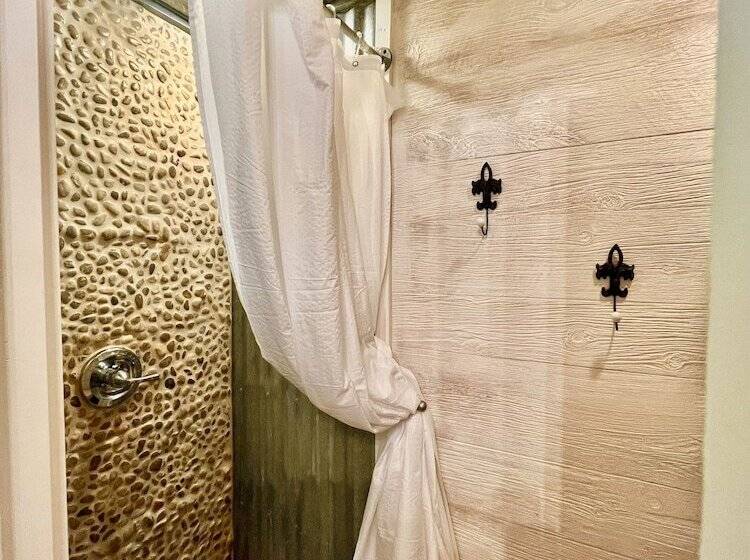 酒店 The Alexander At Creek Road