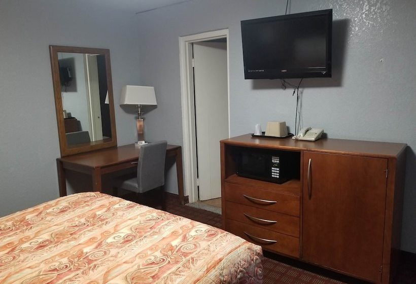 فندق على الطريق Economy Inn