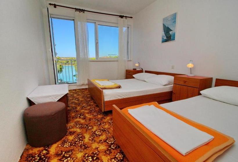 פנסיון Rooms Marijana