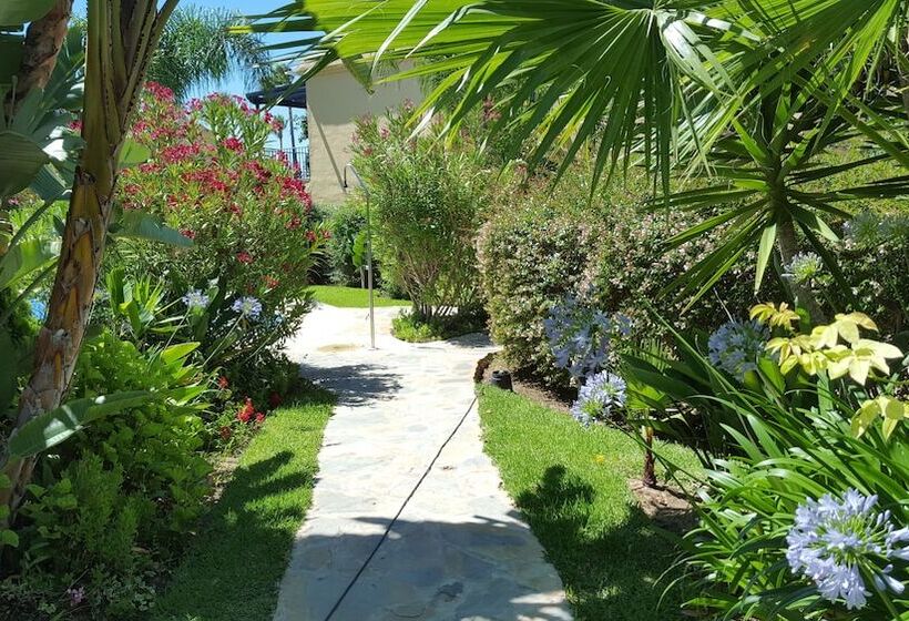 Пансион Tgs & Rumex Suites Banus