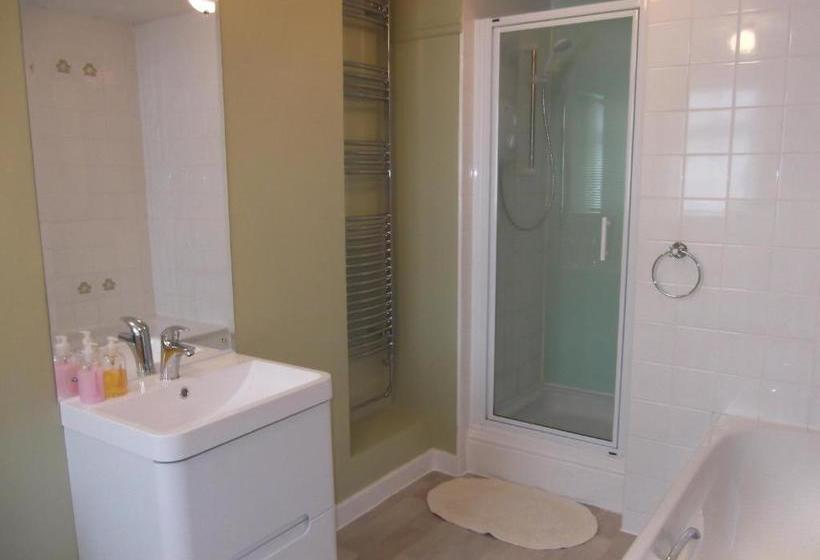 פנסיון Warrington Guest House