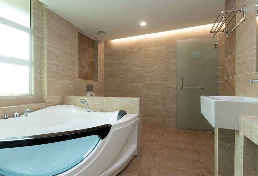 Regent Hotel By Oyo Rooms