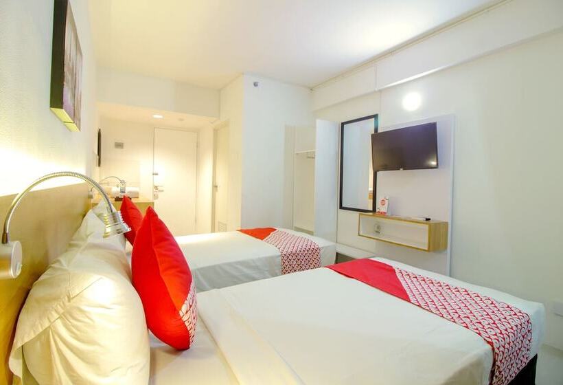 Общежитие Oyo Flagship 1260 Sentraland Karawang