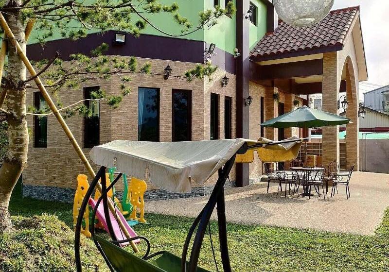 تختخواب و صبحانه Green Castle