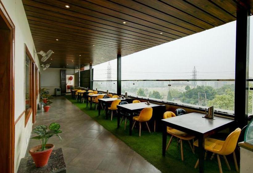 Отель Treebo Trip Aditya & Kings