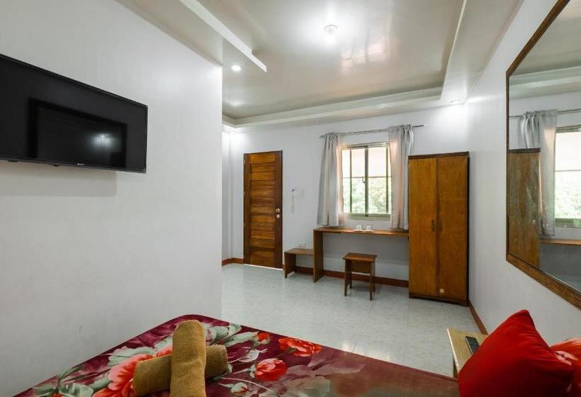 בית מלון כפרי Delgado's Resort