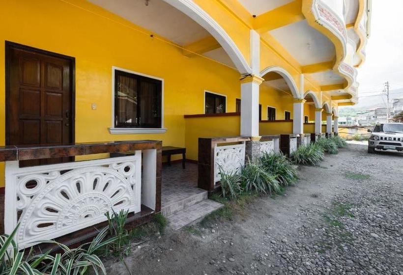 בית מלון כפרי Delgado's Resort