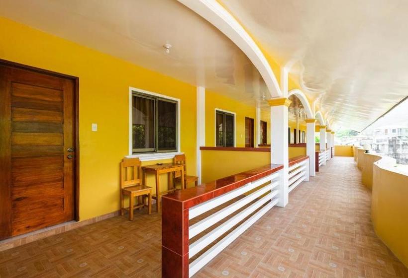 בית מלון כפרי Delgado's Resort