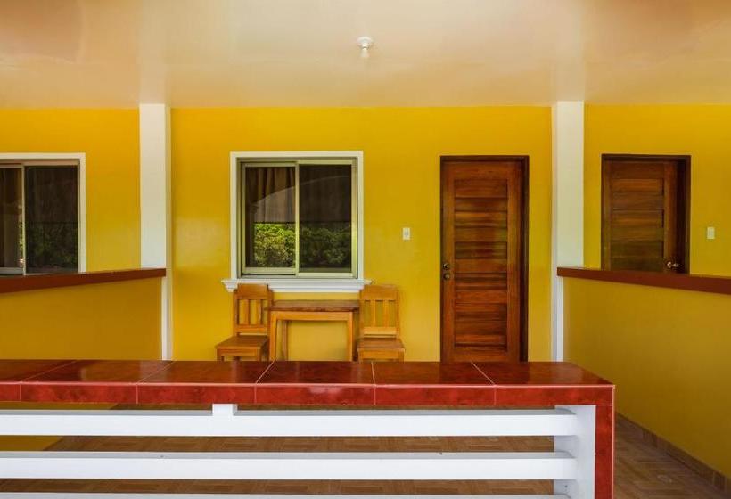 בית מלון כפרי Delgado's Resort