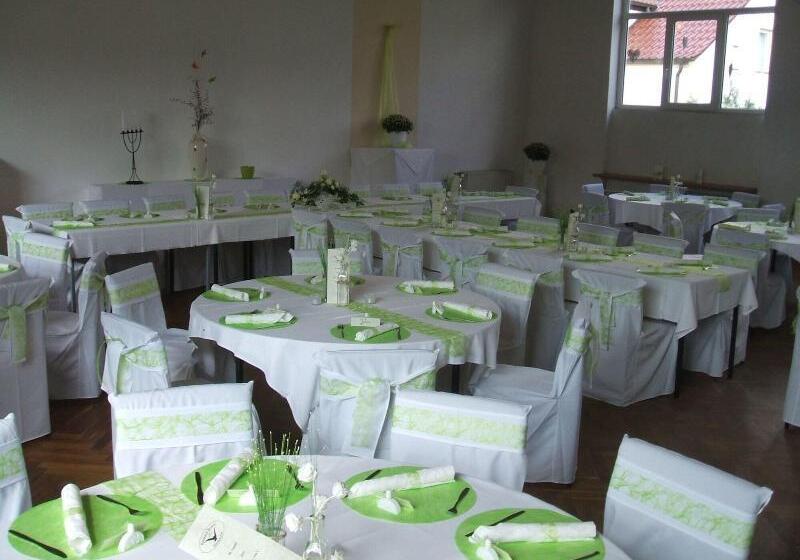 Отель Gasthaus & Pension Zum Schwarzen Adler