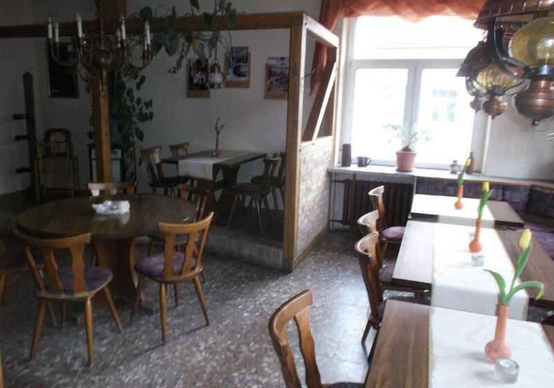 Отель Gasthaus & Pension Zum Schwarzen Adler