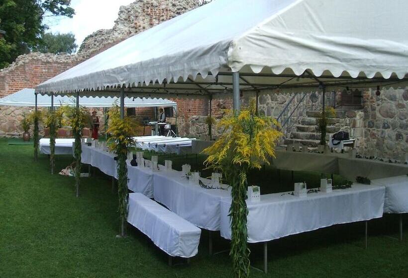 Отель Gasthaus & Pension Zum Schwarzen Adler